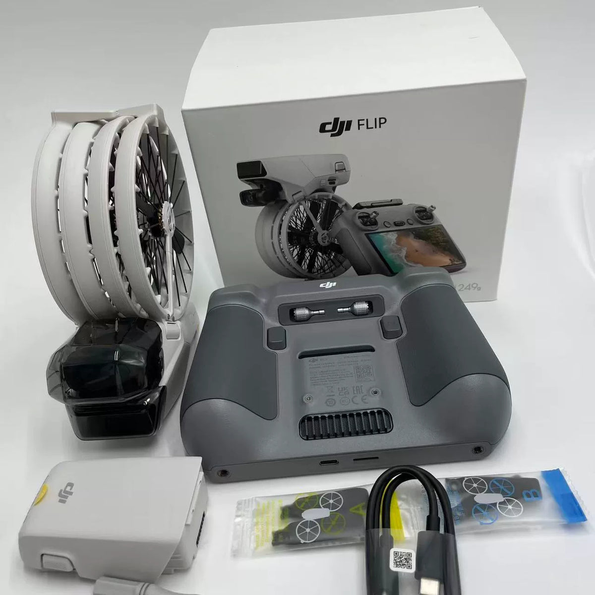 DJI Flip Standard Combo, Under DJI Warranty – open box, grade B – photo 2