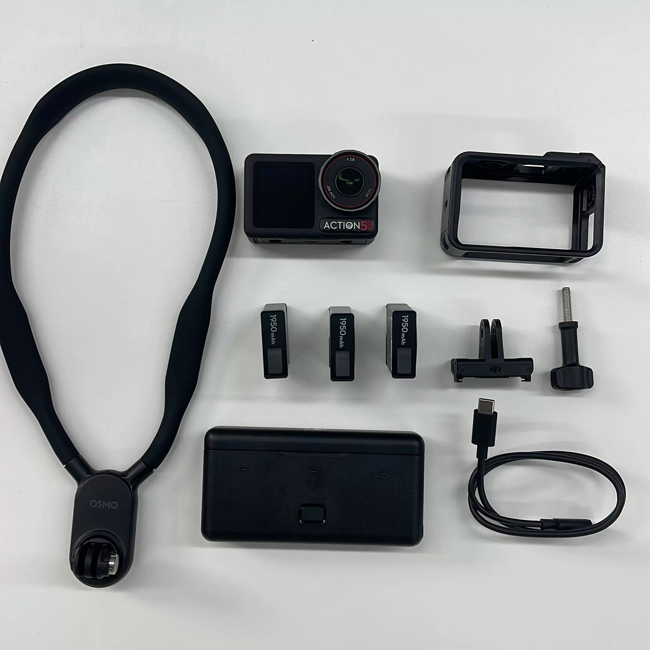 DJI Osmo Action 5 Pro Action Camera 3-Battery Adventure Combo – Used – photo 1