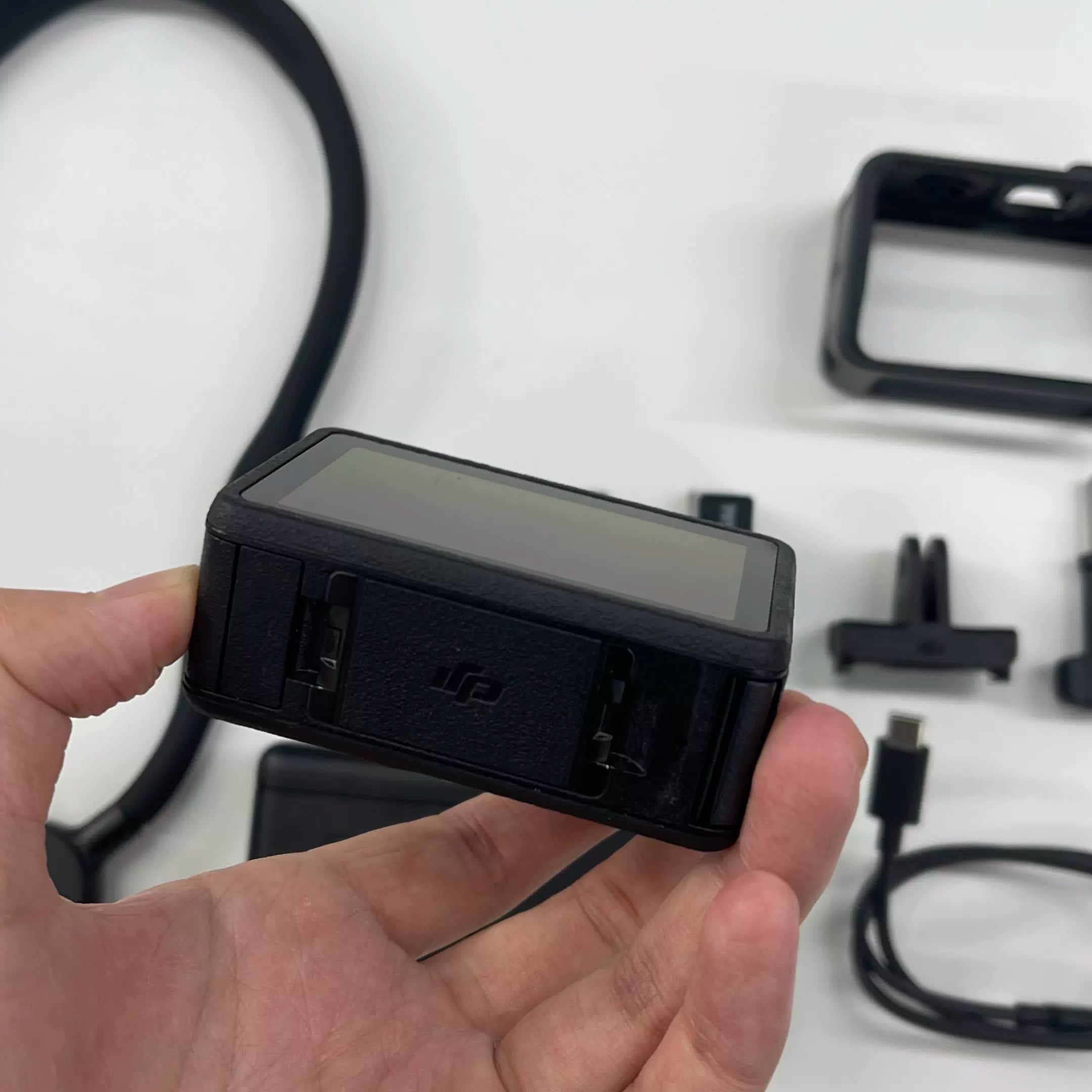 DJI Osmo Action 5 Pro Action Camera 3-Battery Adventure Combo – Used – photo 5