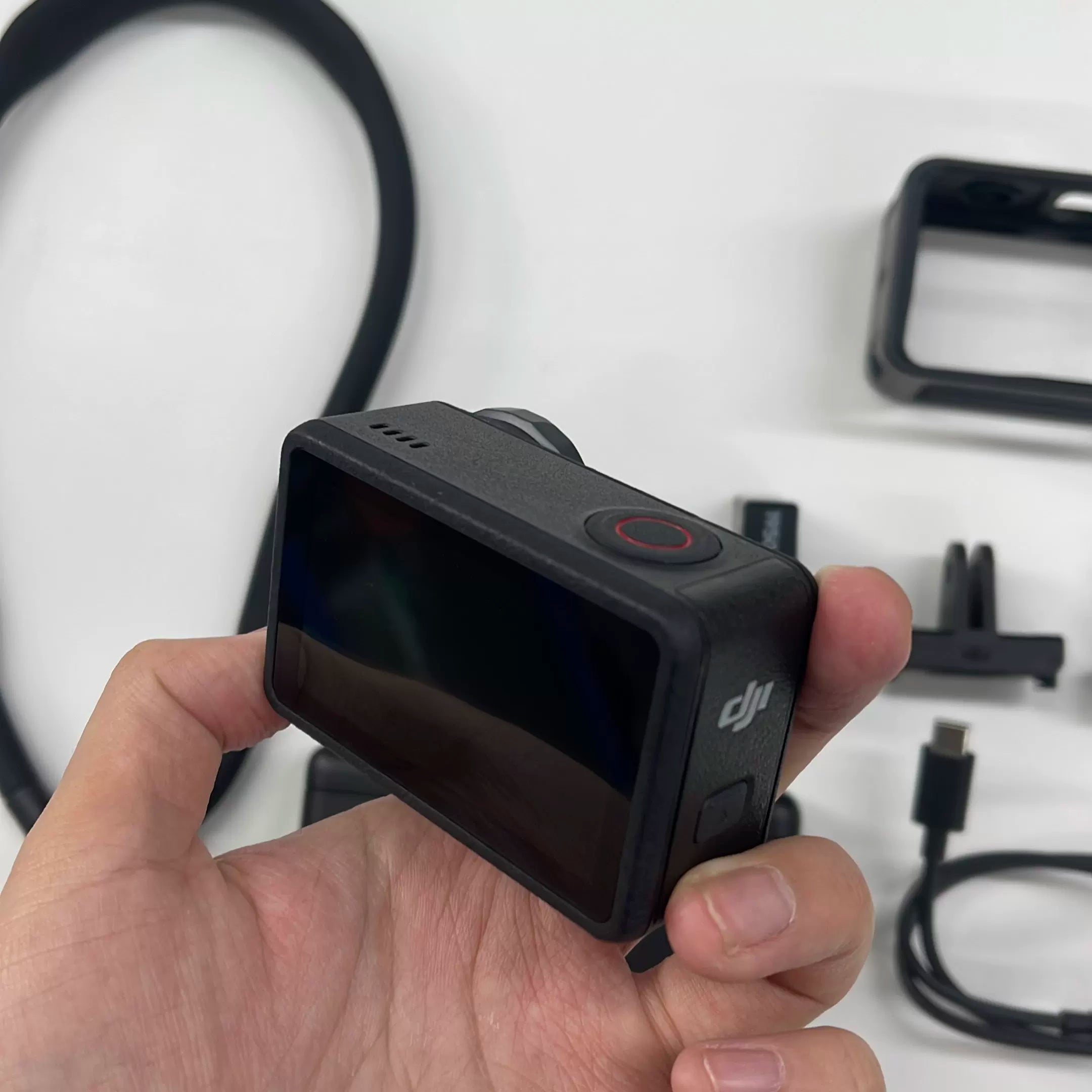 DJI Osmo Action 5 Pro Action Camera 3-Battery Adventure Combo – Used – photo 6