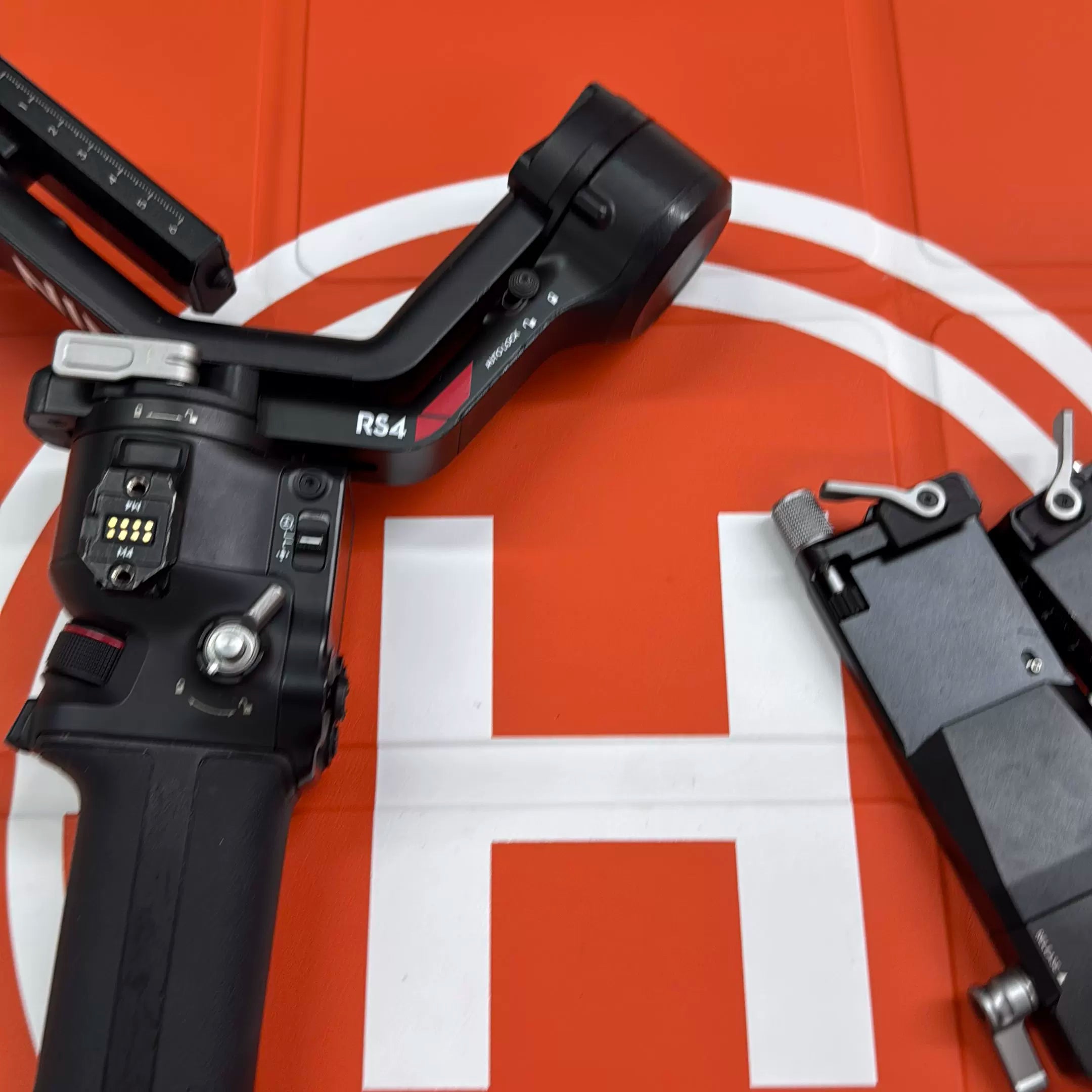 DJI RS 4 Camera Stabilizer Light Signs of Use – Used – photo 3