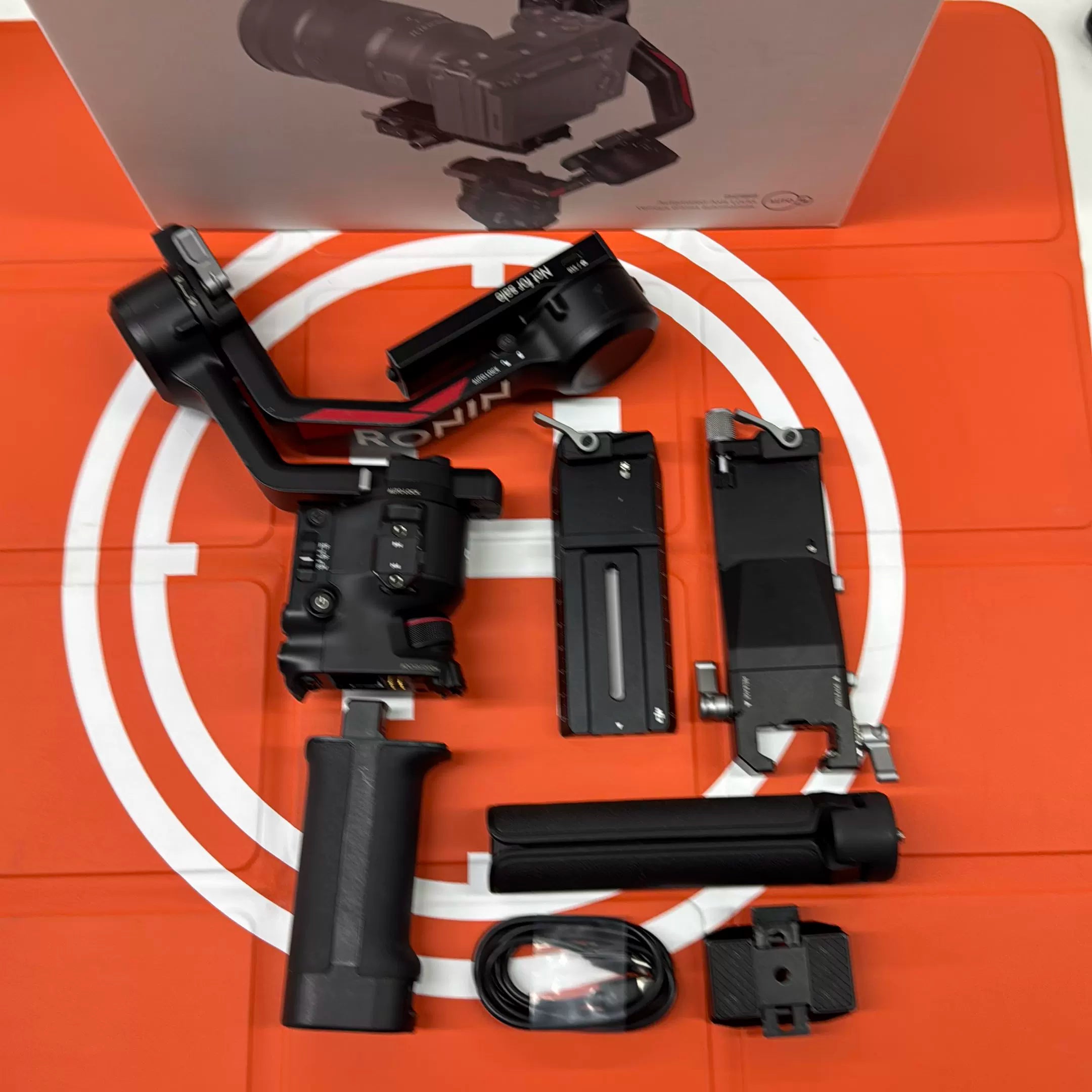 DJI RS 4 Camera Stabilizer Real-Time Monitoring – Used – photo 1