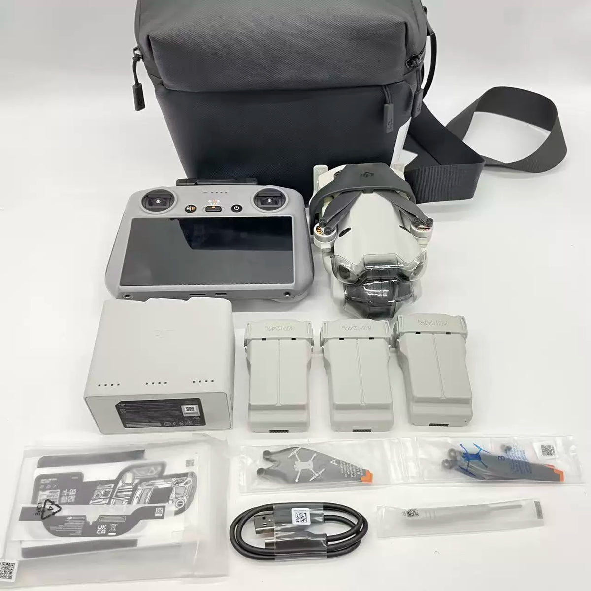 DJI Mini 4 Pro Combo with Screen Remote (DJI RC) – open box, grade B – photo 1